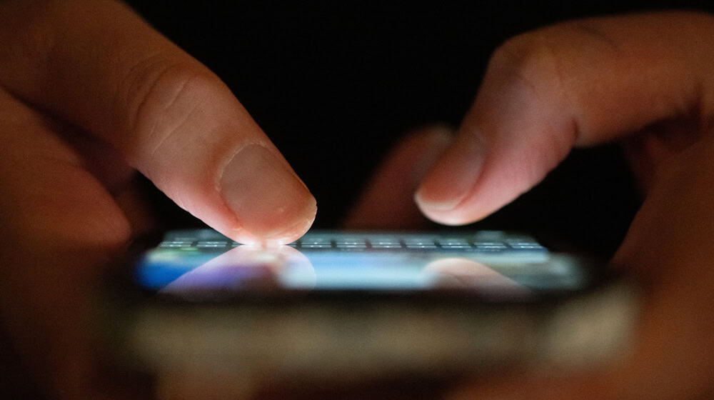 Bürgerinnen und Bürger können ihre Meldebescheinigungen ab sofort online beantragen und elektronisch erhalten (Symbolbild) / Foto: Sebastian Kahnert/dpa