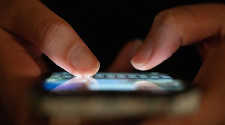 Bürgerinnen und Bürger können ihre Meldebescheinigungen ab sofort online beantragen und elektronisch erhalten (Symbolbild) / Foto: Sebastian Kahnert/dpa