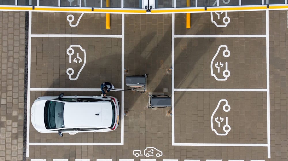 This time, the Saxon Industry Dialogue is dedicated to the concrete questions of a region in transition, using the example of new forms of drive and mobility (symbolic image) / Photo: Sebastian Kahnert/dpa