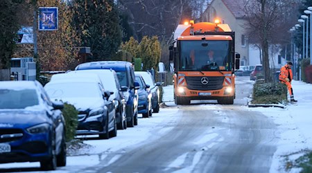 In Sachsen sorgen Frost und Schnee weiterhin für glatte Straßen. (Archivfoto) / Foto: Jan Woitas/dpa