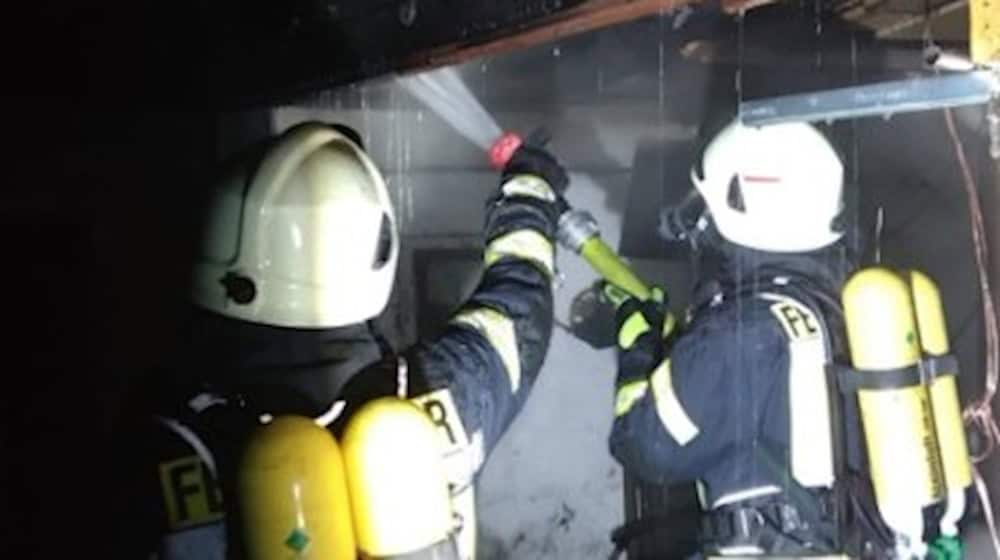 Die Feuerwehren aus Tanneberg und Rothschönberg bekamen das Feuer schnell in den Griff. Foto: Facebook Feuerwehr Burkhardswalde