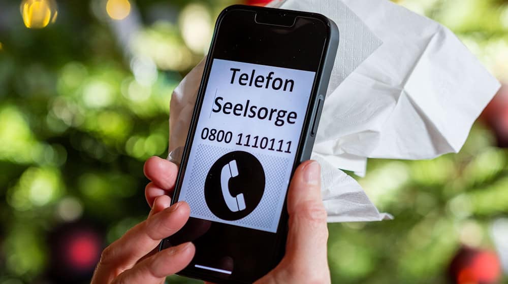 The telephone counseling service in Saxony received more than 44,000 calls and almost 2,000 chats last year (symbolic image). / Photo: Jens Büttner/dpa