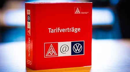 Die Tarifparteien bei VW wollen in den kommenden Monaten ein neues Entgeltsystem verhandeln.  / Foto: Moritz Frankenberg/dpa