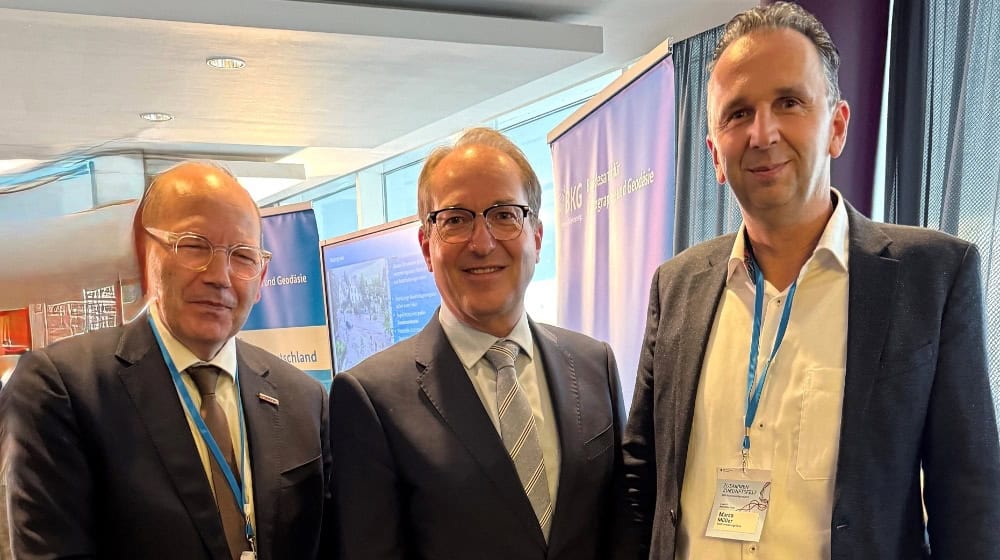 Mannheims Oberbürgermeister Christian Specht, Bundesinnenminister Alexander Dobrindt und Riesas Stadtoberhaupt Marco Müller (v.l.n.r.). Foto: privat