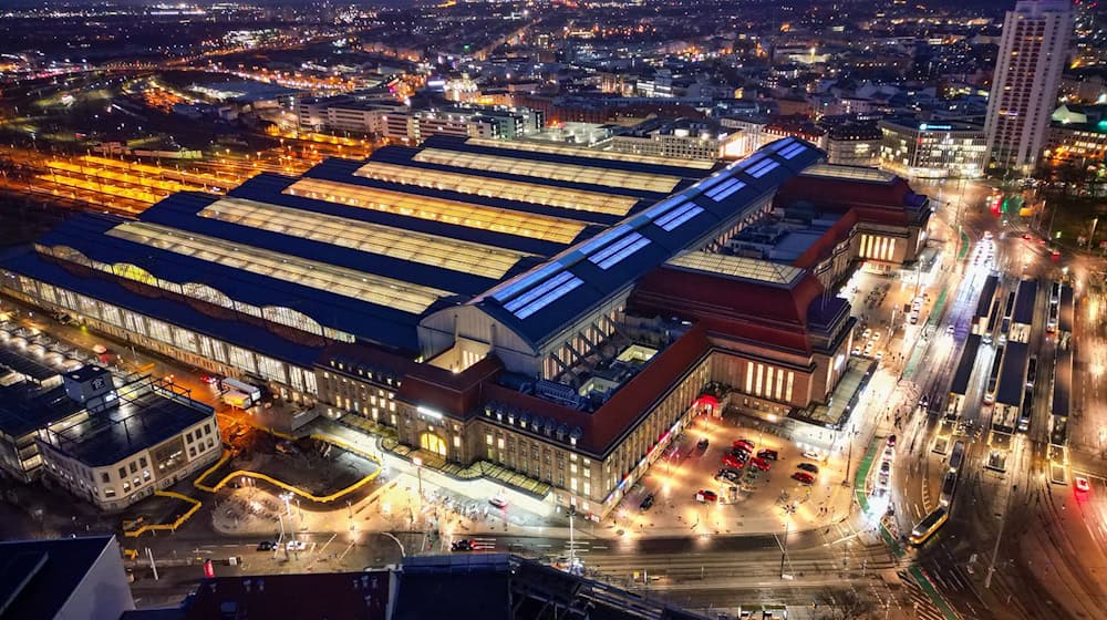 Am Leipziger Hauptbahnhof gilt an Wochenenden ein Verbot von Messern. (Archivbild) / Foto: Jan Woitas/dpa