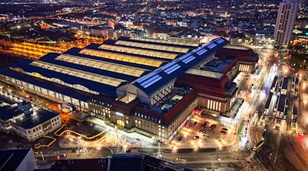 Am Leipziger Hauptbahnhof gilt an Wochenenden ein Verbot von Messern. (Archivbild) / Foto: Jan Woitas/dpa