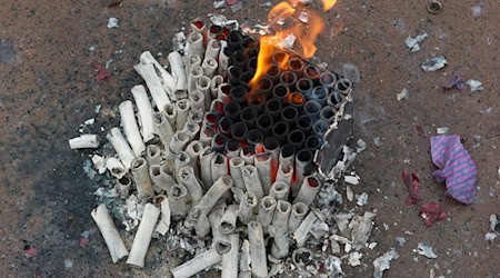 Die Pyrotechnik wurde bei der Einreise nach Deutschland eingezogen. (Symbolbild) / Foto: Paul Zinken/dpa