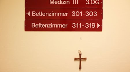 Darf bei kirchlichen Arbeitgebern gestreikt werden? Diese Frage wird nun vor Gericht verhandelt. (Symbolbild) / Foto: picture alliance / dpa