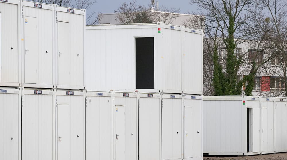Housing containers for refugees are being dismantled in Dresden because demand is declining. (Archive image) / Photo: Sebastian Kahnert/dpa