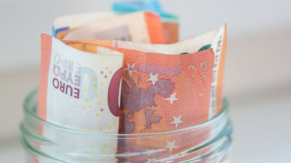 In den ersten neun Monaten spendeten Menschen in Sachsen, Sachsen-Anhalt und Thüringen weniger Geld als im Vorjahreszeitraum. (Symbolbild) / Foto: Fernando Gutierrez-Juarez/dpa