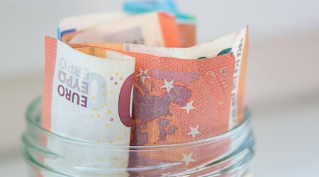 In den ersten neun Monaten spendeten Menschen in Sachsen, Sachsen-Anhalt und Thüringen weniger Geld als im Vorjahreszeitraum. (Symbolbild) / Foto: Fernando Gutierrez-Juarez/dpa