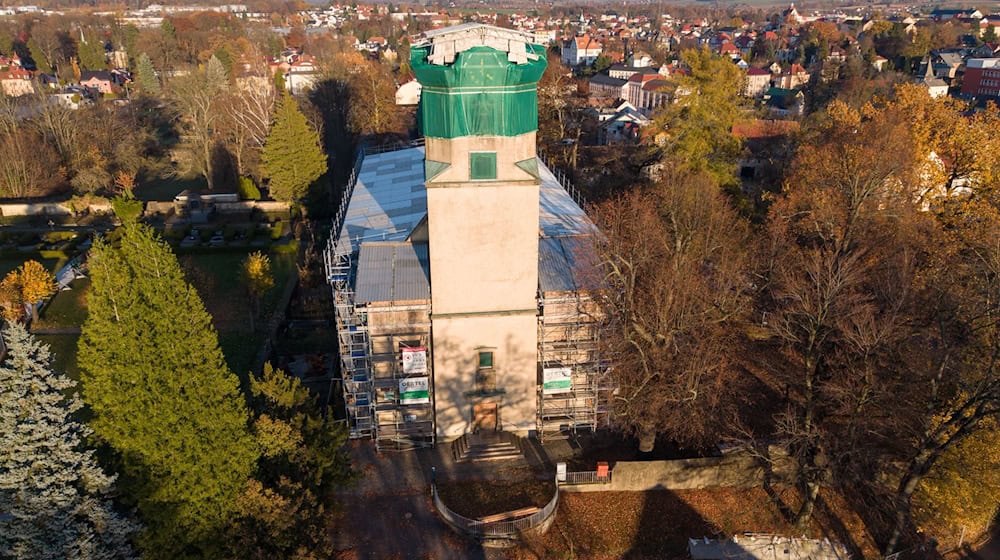 Der Architektenwettbewerb zum Wiederaufbau der bei einem Brand zerstörten Kirche von Großröhrsdorf läuft bis Ende Januar.  / Foto: Sebastian Kahnert/dpa