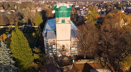 Der Architektenwettbewerb zum Wiederaufbau der bei einem Brand zerstörten Kirche von Großröhrsdorf läuft bis Ende Januar.  / Foto: Sebastian Kahnert/dpa