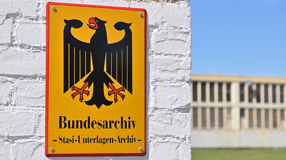 Jährlich stellen immer noch Zehntausende Anträge auf Einsicht von Stasi-Akten. (Symbolbild) / Foto: Patrick Pleul/dpa
