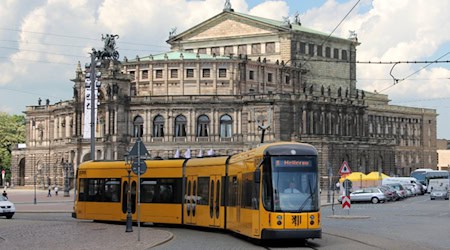 Auch rund um den Jahreswechsel zuverlässig unterwegs: die Bahnen (und Busse) der Dresdner Verkehrsbetriebe. Foto: DVB AG