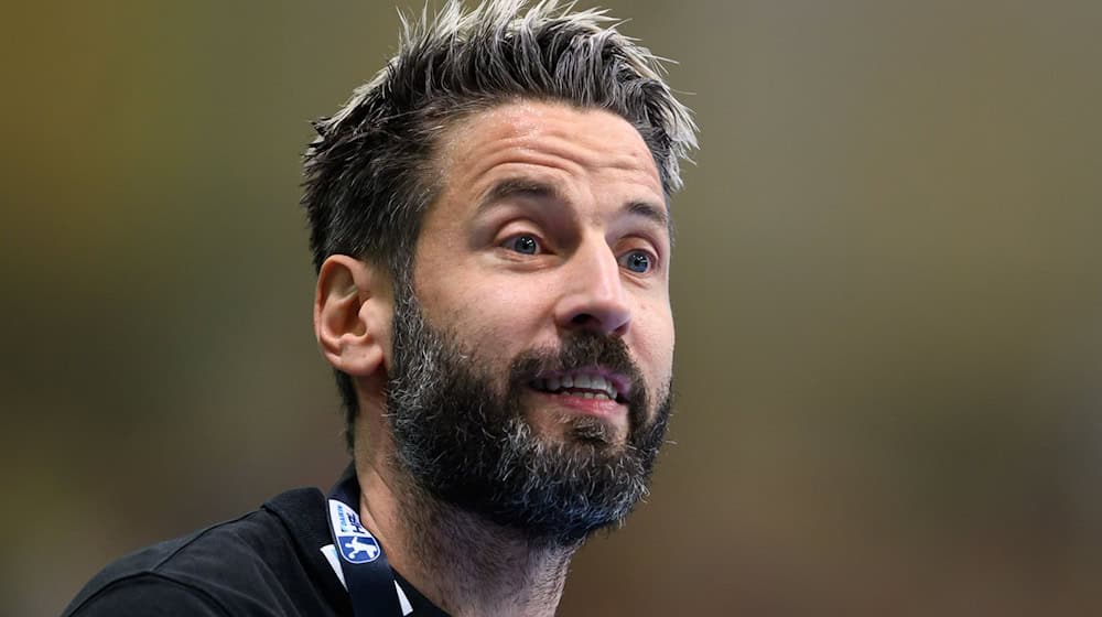 Bennet Wiegert celebrates his 10th anniversary as head coach at SC Magdeburg. (Archive picture) / Photo: Hendrik Schmidt/dpa