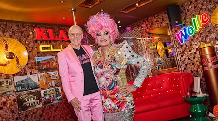 Wolle Förster mit Gratulantin Olivia Jones. Foto: Tobias Koch