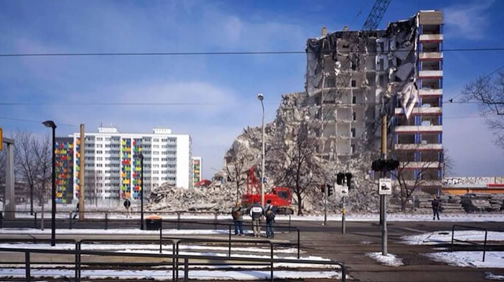 Dieses Bild aus dem Jahr 2006 zeigt den Abriss des ehemaligen Studentenwohnheims am Straßburger Platz. Foto: Ausstellung Zadnicek/LHDDD