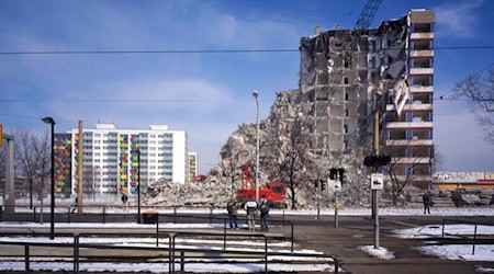 Dieses Bild aus dem Jahr 2006 zeigt den Abriss des ehemaligen Studentenwohnheims am Straßburger Platz. Foto: Ausstellung Zadnicek/LHDDD