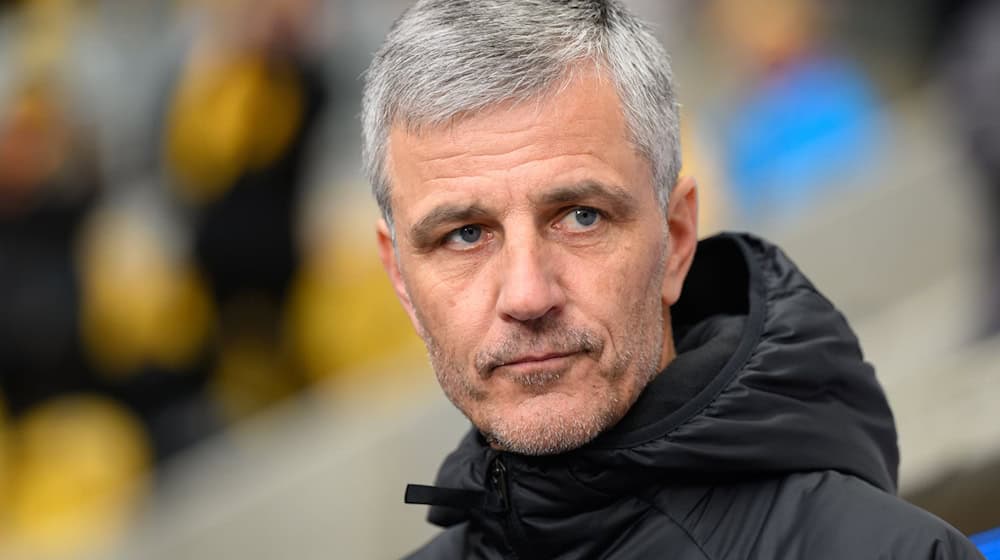 Jens Härtel wants to climb up the table with Aue. (Archive image) / Photo: Robert Michael/dpa