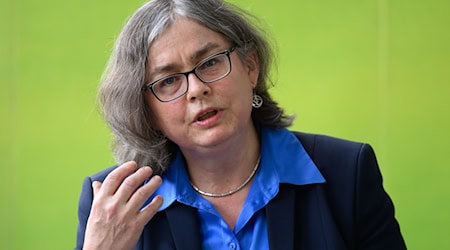 La alcaldesa de Medio Ambiente, Eva Jähnigen (Verdes), anunció que facilitaría información completa sobre los resultados de la investigación posterior al descubrimiento de PFAS. (Imagen de archivo) / Foto: Robert Michael/dpa