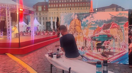 Christopher Haley Simpson während des Livepaintings auf dem Palais Sommer 2025