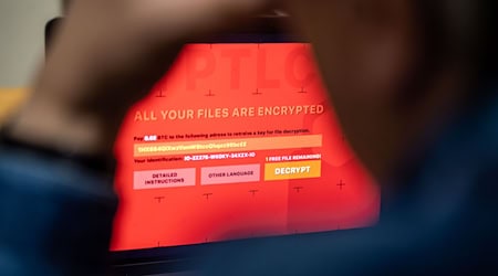 Ein Mann im Landkreis Zwickau ist Opfer von Computerkriminellen geworden - und hat dabei 15.000 Euro verloren. (Symbolbild) / Foto: Lino Mirgeler/dpa