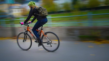 Symbolbild Radfahrerin / pixabay Leiver