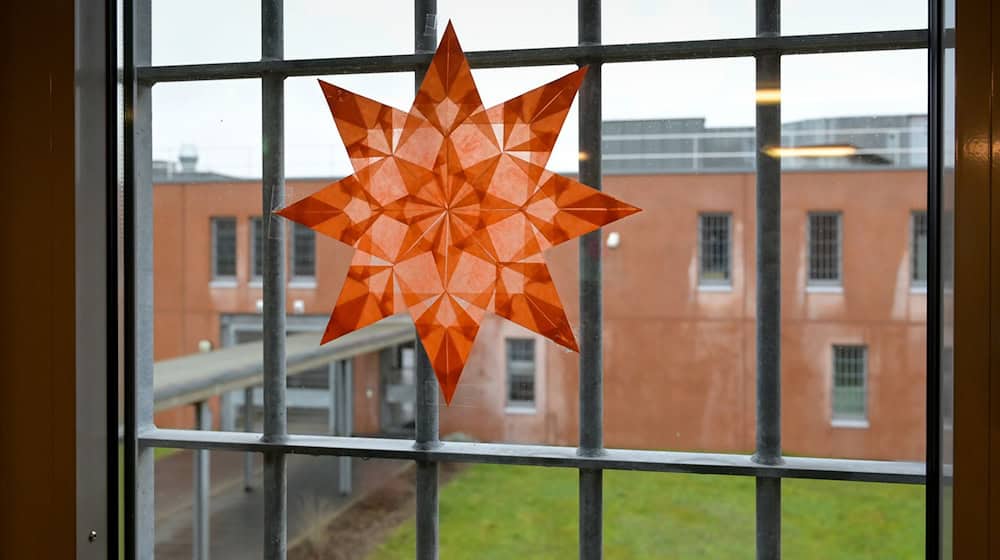 Diakonie Sachsen is calling for a review of the decision. (Symbolic image) / Photo: Heiko Rebsch/dpa