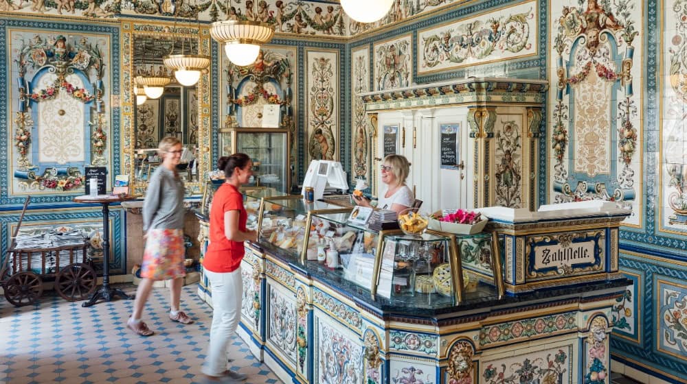 Bei ihrem Besuch in Dresden schaute der Autor der New York Times auch in Pfunds Molkerei vorbei. Foto: Thomas Roetting