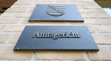 Ein Mitarbeiter eines Pflegeheims steht unter Diebstahlverdacht. (Symbolbild) / Foto: Robert Michael/dpa