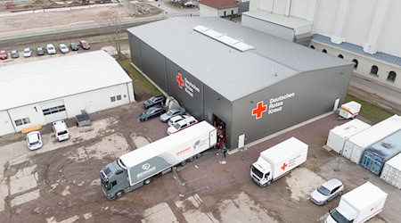 Das Deutsche Rote Kreuz schickt erneut Hilfsgüter für notleidende Menschen in den Gazastreifen (Archivbild). / Foto: Sebastian Kahnert/dpa