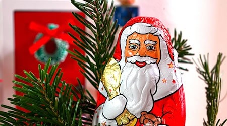 Zum Nikolaustag haben Höhenretter der Feuerwehr in Bautzen kleine Patienten im Krankenhaus überrascht. (Symbolfoto) / Foto: Hendrik Schmidt/dpa