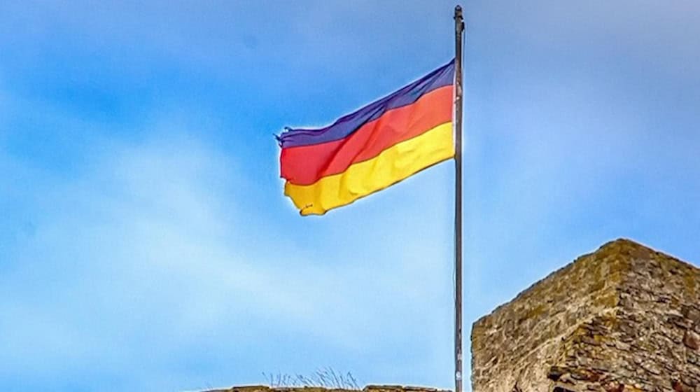 Symbolbild Beflaggung / pixabay analogicus