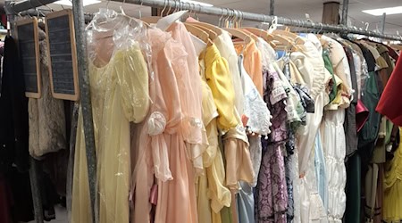 Zum Großen Kostümflohmarkt lädt das Deutsch-Sorbische Volkstheater ein. Foto: PR