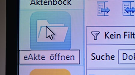 Die elektronische Akte soll ab Januar in allen sächsischen Gerichten eingeführt sein. (Symbolbild). / Foto: Patrick Pleul/dpa