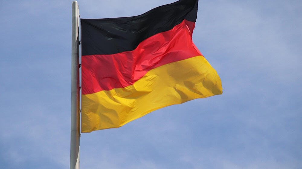 Symbolbild Deutschlandfahne / pixabay betexion