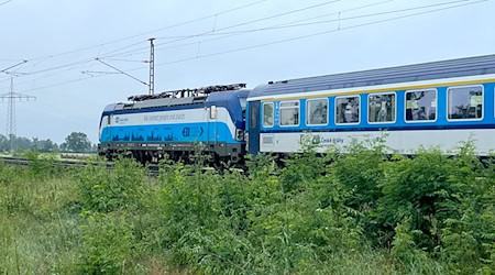 There have been repeated restrictions on the Dresden-Prague line in recent weeks due to construction work. (Archive image) / Photo: Andreas Richter/dpa