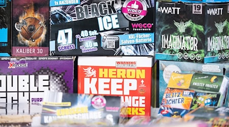 Saxony's state parliament has controversially debated a ban on private fireworks displays on New Year's Eve. (Symbolic image) / Photo: Sebastian Kahnert/dpa