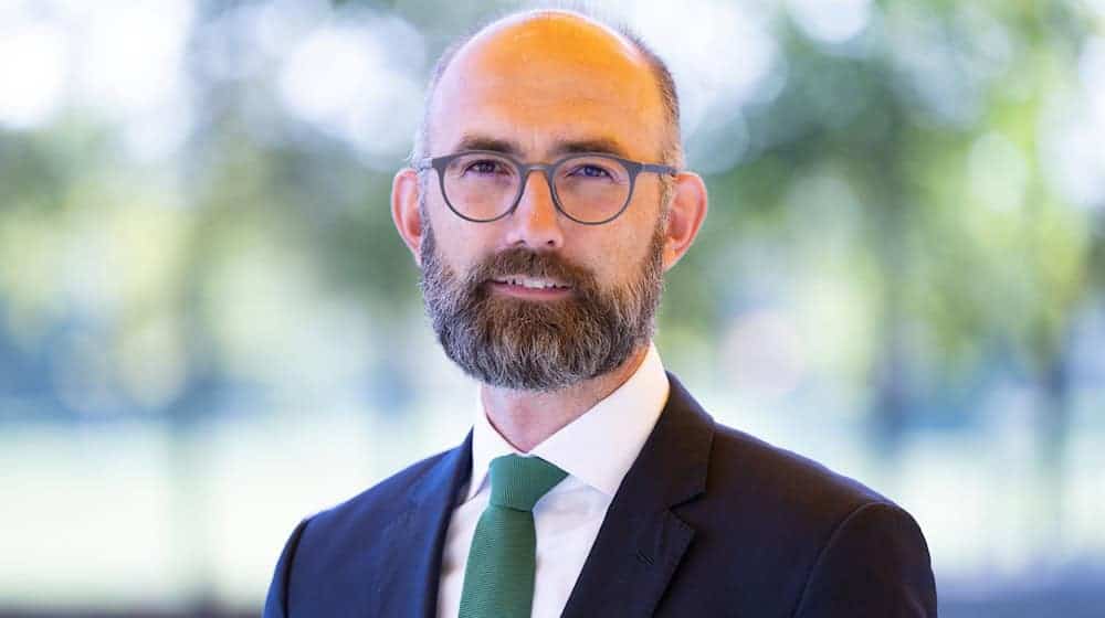 IHK-Hauptgeschäftsführer Lukas Rohleder fordert eine Reform der Berufsschulplanung in Sachsen (Archivbild).  / Foto: Sebastian Kahnert/dpa