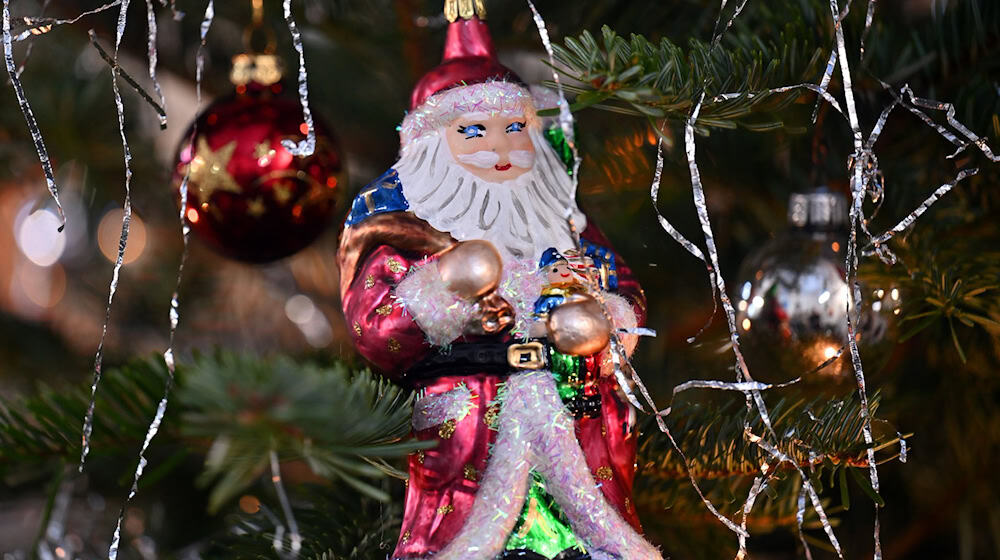 Tinsel belonged on the Christmas tree / Photo: Martin Schutt/dpa