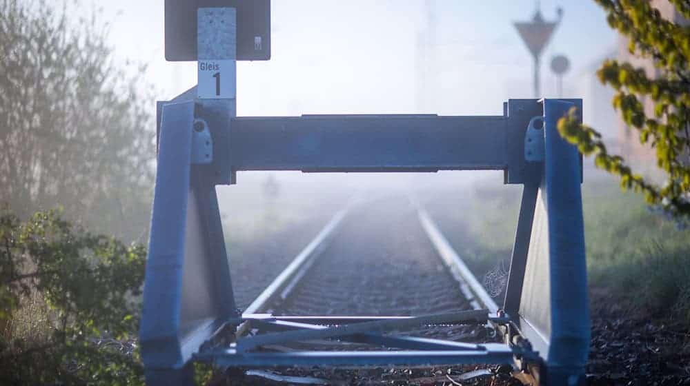 The 2026 federal budget does not include any money for Saxon railroad lines (symbolic image). / Photo: Jens Büttner/dpa