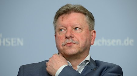 Bert Wendsche, President of the Saxon Association of Towns and Municipalities, warns of astronomical deficits. (Archive image) / Photo: Robert Michael/dpa