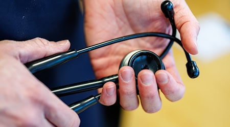 Die Bereitschaftspraxen haben auch über die Feiertage geöffnet. (Symbolbild) / Foto: Daniel Karmann/dpa