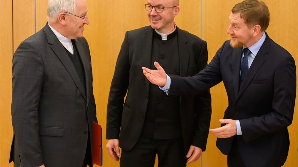 Minister President Michael Kretschmer (CDU) and his government meet regularly with the churches in Saxony. / Photo: Robert Michael/dpa