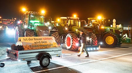 Landwirte aus Sachsen beteiligen sich an bundesweiten Protesten gegen die Preispolitik der Discounter. / Foto: Sebastian Kahnert/dpa