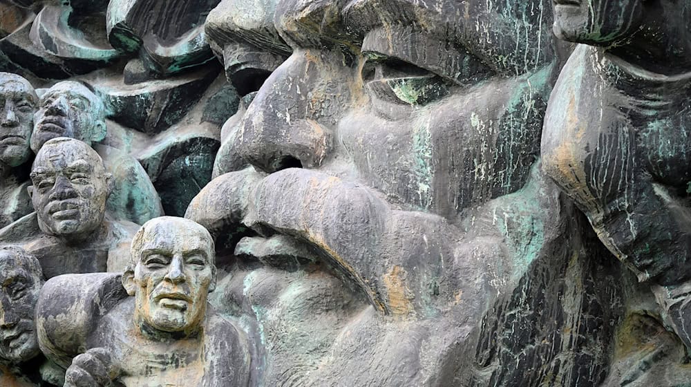 Leipzigs Marx-Relief muss gepflegt werden.  / Foto: Jennifer Brückner/dpa