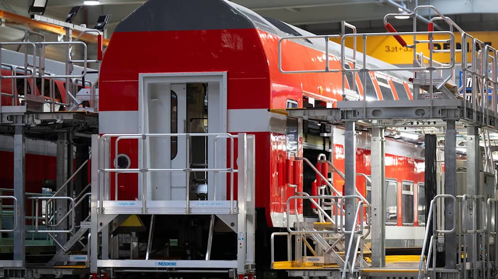The last vehicle has left the assembly hall at the Alstom plant in Görlitz (archive photo).   / Photo: Sebastian Kahnert/dpa