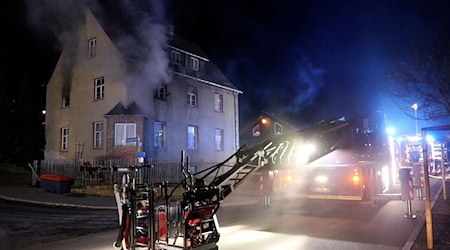 Löschkräfte konnten den Hausbewohner nur noch tot bergen. / Foto: André März/NEWS5/dpa