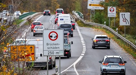 Згідно з поліцейськими перевірками, багато водіїв не дотримуються чинних обмежень на напівзруйнованому мосту в Агрі (архівне фото) / Фото: Jan Woitas/dpa